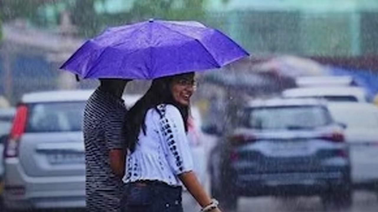 Delhi-NCR में तेज हवाओं के साथ बारिश, IMD ने जा...