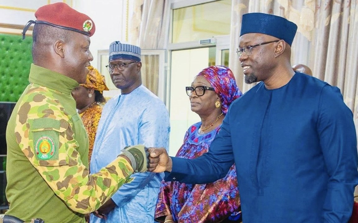 Ousmane SONKO chez le capitaine Ibrahim TRAORE pour l'inauguration du Mausolée Thomas Sankara