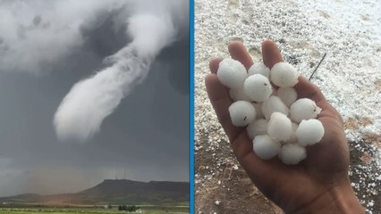 Mardin'de dolu tarım arazilerine zarar verdi; oluşan hortum kamerada