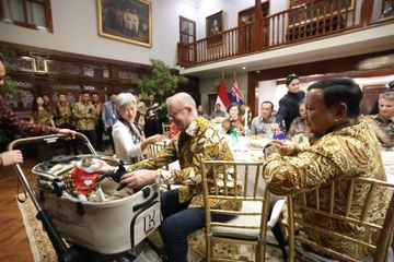 PM Australia Beri Kalung Syal untuk Bobby Kucing Prabowo, Tanda Cinta untuk Indonesia