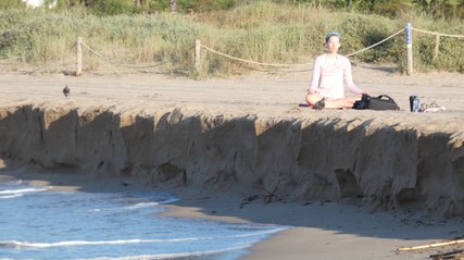 La playa de Gavà se queda sin arena