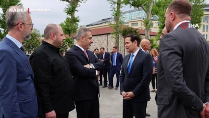 İstanbul'daki barış müzakeresi fotoğraf karelerine yansıdı