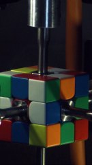 Robô quebra recorde: resolve cubo de Rubik mais rápido do que você pisca 🧠