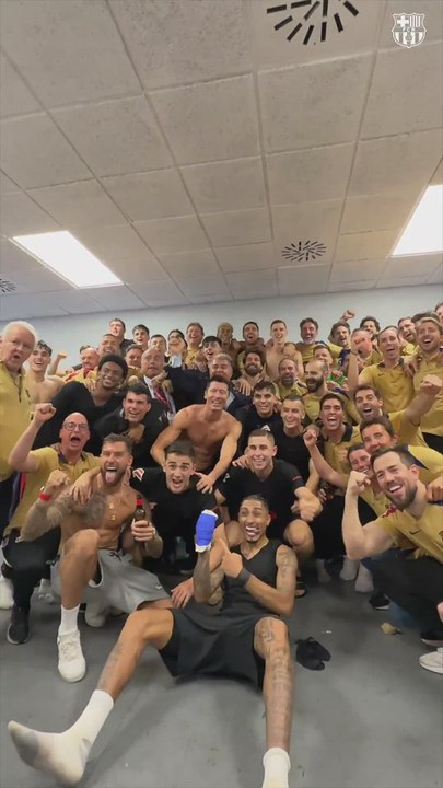 La celebración de Raphinha en el vestuario dedicada a los conspiranoicos