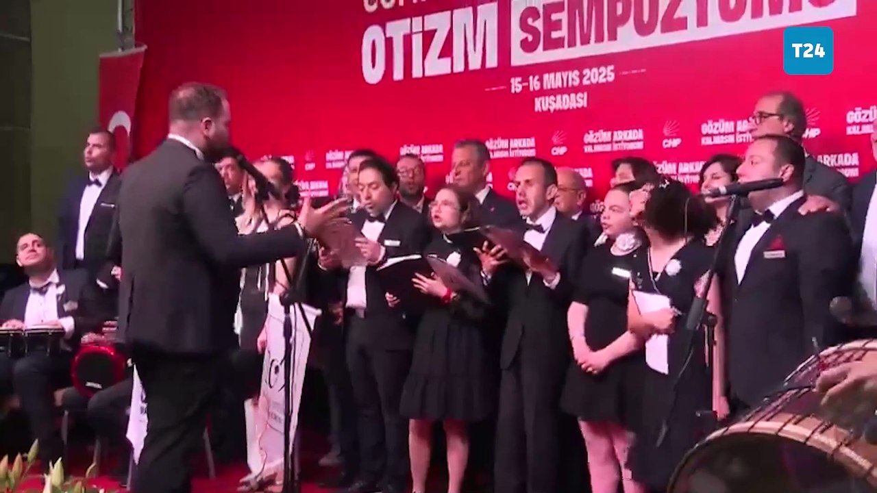 Özgür Özel otizimli çocuklarla “Hayat bayram olsa” şarkısını söyledi