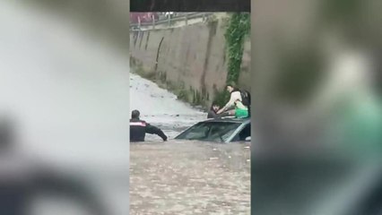 Nubifragio a Palermo: i carabinieri salvano una donna intrappolata in auto