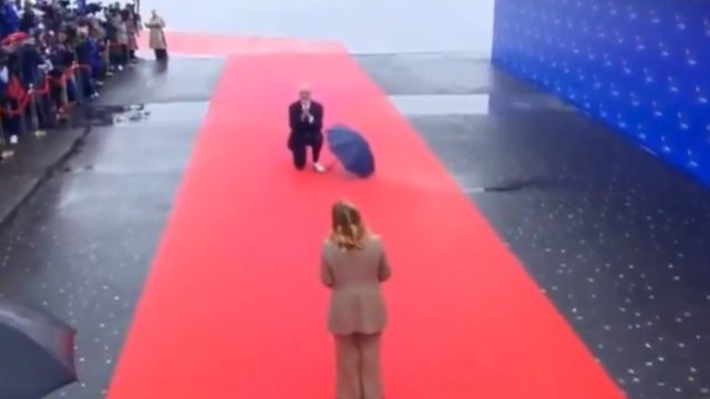 Arnavutluk Başbakanı Rama, İtalya Başbakanı Meloni'yi diz çökerek karşıladı