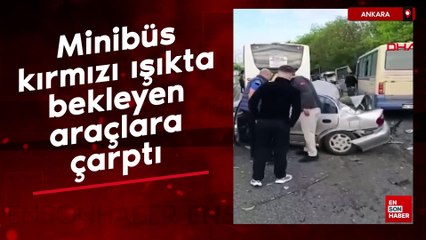 Ankara'da minibüs, kırmızı ışıkta bekleyen araçlara çarptı