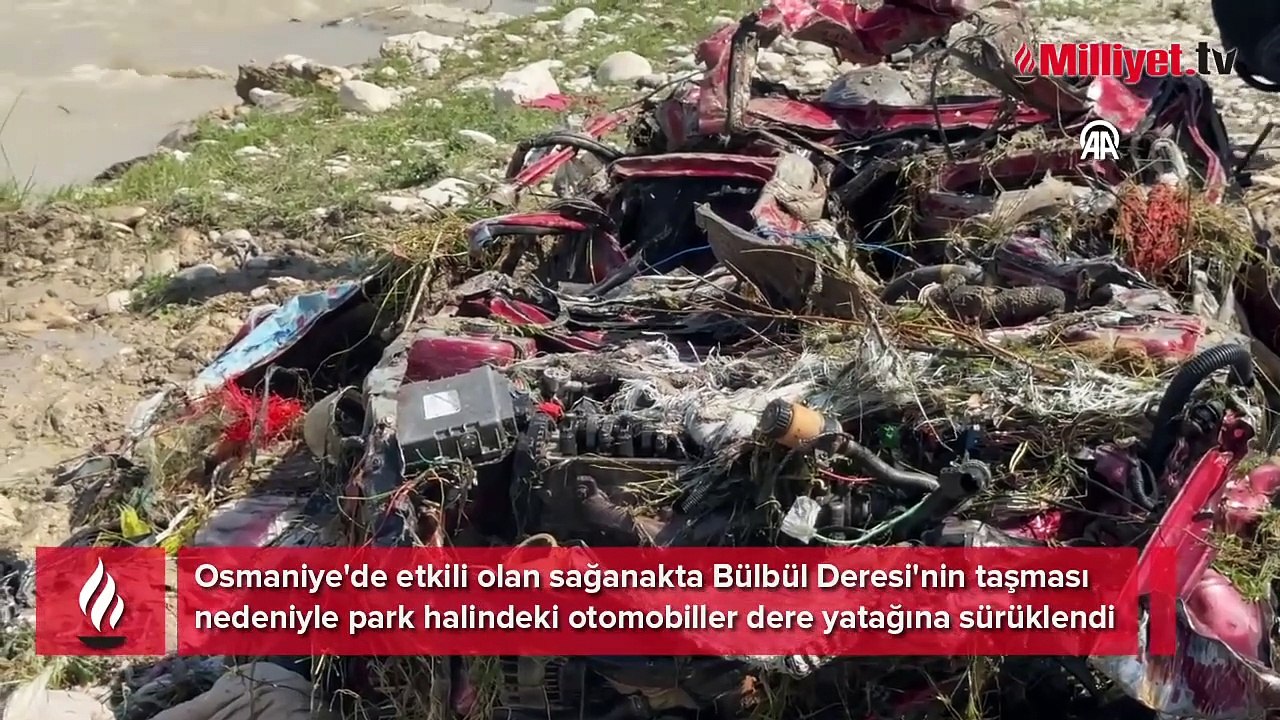 Bir kent kabusu yaşadı! 8 aracı yuttu, hepsi hurdaya döndü