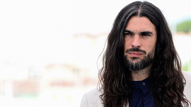 Oliver Laxe y el equipo de 'Sirat' asisten a una sesión de fotos en el Festival de Cannes