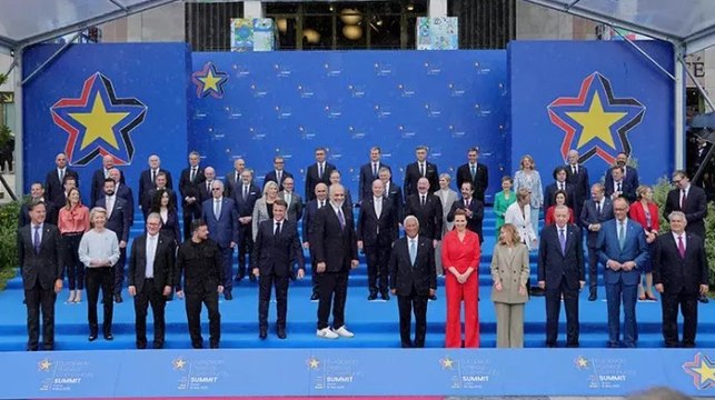 Tiran’da liderlerin yapay zekayla oluşturulan çocukluk görüntüleri gülümsetti