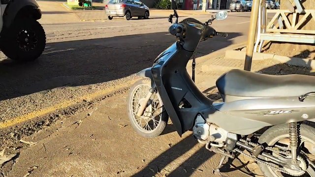 Biz e Onix se envolvem em colisão na Rua Vicente Machado, no Centro