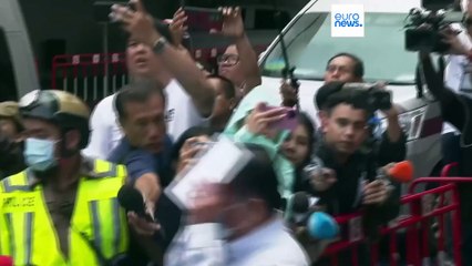 Un magnate tailandés y otros ejecutivos se entregan a la Policía tras el derrumbe mortal en Bangkok