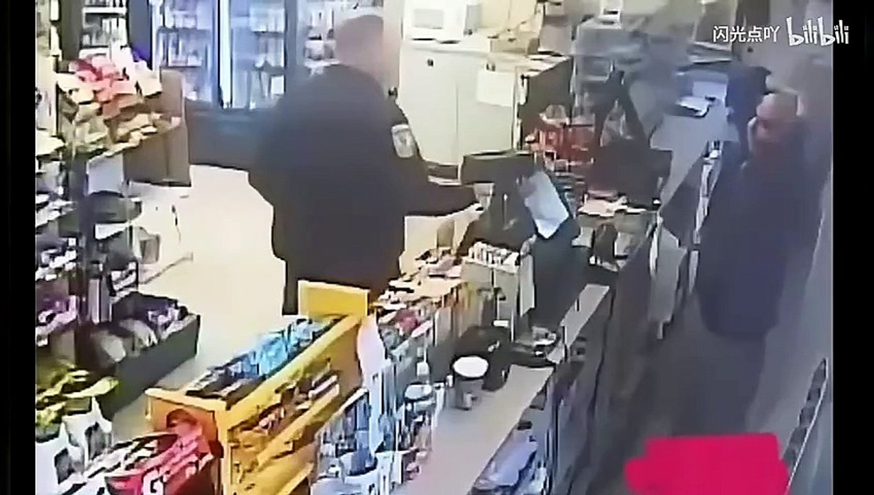 There is a kind of pain called 'it hurts when you look at it'#Hilarious Collection #Funniest Pranks Compilation 2025  #Try Not to Laugh Challenge! 爆笑合集 | 最搞笑的恶作剧合集 2025 | 尽量不要笑挑战！