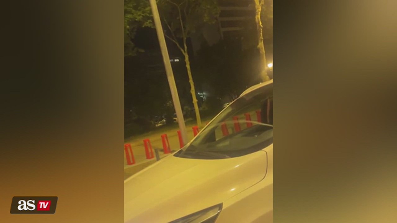 BARÇA STARS spotted riding BIKES late at night after LALIGA TITLE celebration