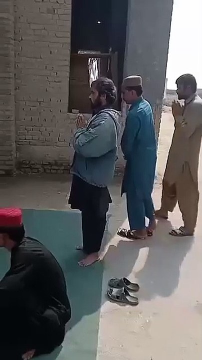مسئلہ یہ نہیں کہ ہم جاہل ہیں، مسئلہ یہ ہے کہ ہم...