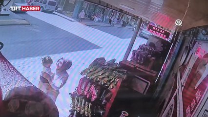 Manisa'da 3 motosikletin çarpışma anı güvenlik kamerasında