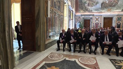 Leão XIV insiste em seu compromisso social em encontro com embaixadores