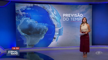 Enchentes matam duas pessoas no Recife