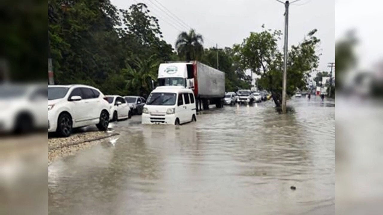 Semáforos en Santo Domingo con fallos por lluvias