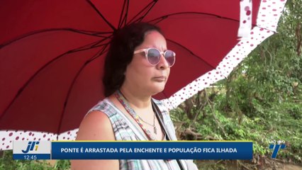 Ponte é arrastada pela enchente e população fica ilhada