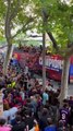 La marea azulgrana sigue el autobús del Barça campeón de Liga