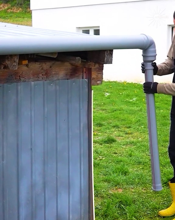 Installing a roof drainage pipe!💯