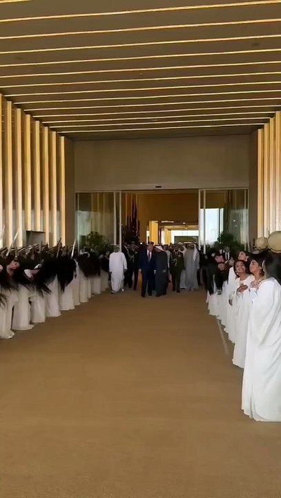 Donald Trump ka ISTAK BAAL dekhain Saudi Arab main