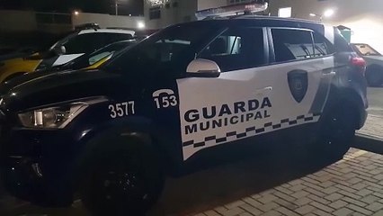 De quem é o carro? Dodge Journey com registro de furto é levado à delegacia; entenda o caso