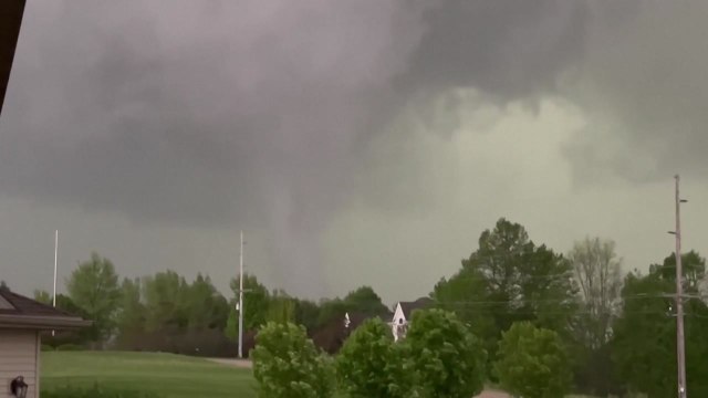 미 중부 내륙 토네이도 강타...최소 4명 숨져 / YTN