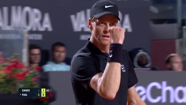 Rome - Jannik Sinner rejoint Carlos Alcaraz en finale