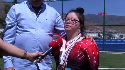 Türkiye'nin down sendromlu milli sporcusu Selin: ''Eve kapanmayın, benim gibi engelleri aşın''