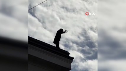 Slovenya’da muhalif milletvekili parlamentonun çatısına çıkarak intihar tehdidinde bulundu