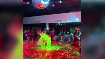 Düğün salonundaki disko topu düştü, geline çarptı!