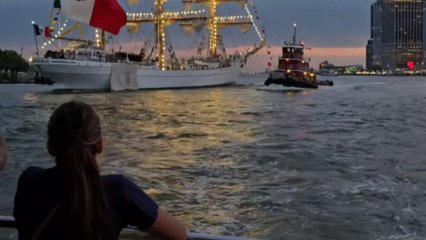 Man's boat tour takes an intense turn when he witnesses Mexican Navy ship's collision with Brooklyn Bridge