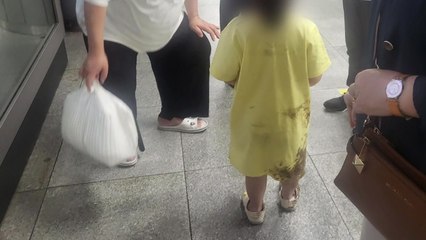 지하철 승강장에 빠진 아이...시민들 힘 합쳐 구조 / YTN