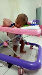 lagi asik tidur diganguin