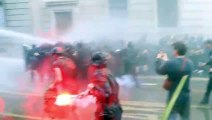 Gli scontri tra Polizia e il 