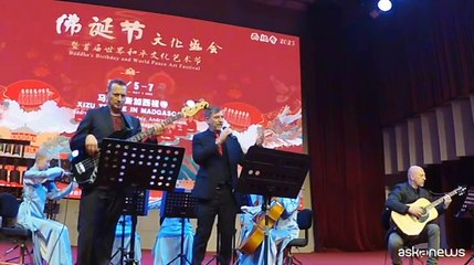 I 7grani live in Madagascar per la pace con orchestra dei monaci buddisti