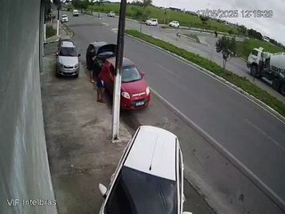 Acidente entre carro e moto no Benedito Bentes deixa dois feridos