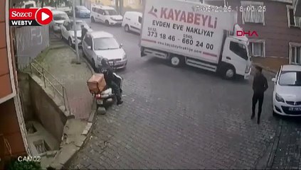 Kağıthane'de kamyonet binaya çarptı; kaza anı kamerada