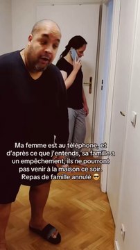 Ma femme est au téléphone, et d’après ce que j’entends, sa famille a un empêchement, ils ne pourront pas venir à la maison ce soir.Repas de famille annulé 😎 #couple #Couplegoals #humour #parodie #drole