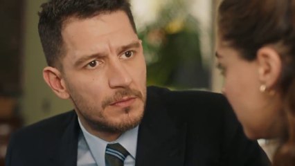 27. Lost In Love ❤️ Perdidos En El Amor. Capítulo 27 Audio ESPAÑOL HD. (Sakla Beni). Con Uraz Kaygılaroğlu, Cemre Baysel, Asude Kalebek, Baran Bölükbasi.