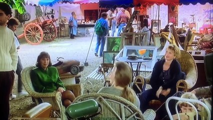 Aux petits bonheurs | movie | 1994 | Official Clip