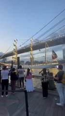 Buque mexicano se estrella con puente de Nueva York