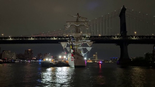 États-Unis : les terribles images du voilier de la marine mexicaine heurtant le pont de Brooklyn à New York (vidéo)