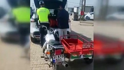 Motosikleti üzerine yatarak sürmüştü, yediği ceza motosikletin parasını geçti