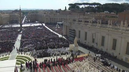 THE EPIC and OVERWHELMING ARRIVAL OF THE POPE IN THE POPEMOBILE FOR THE INAUGURAL MASS