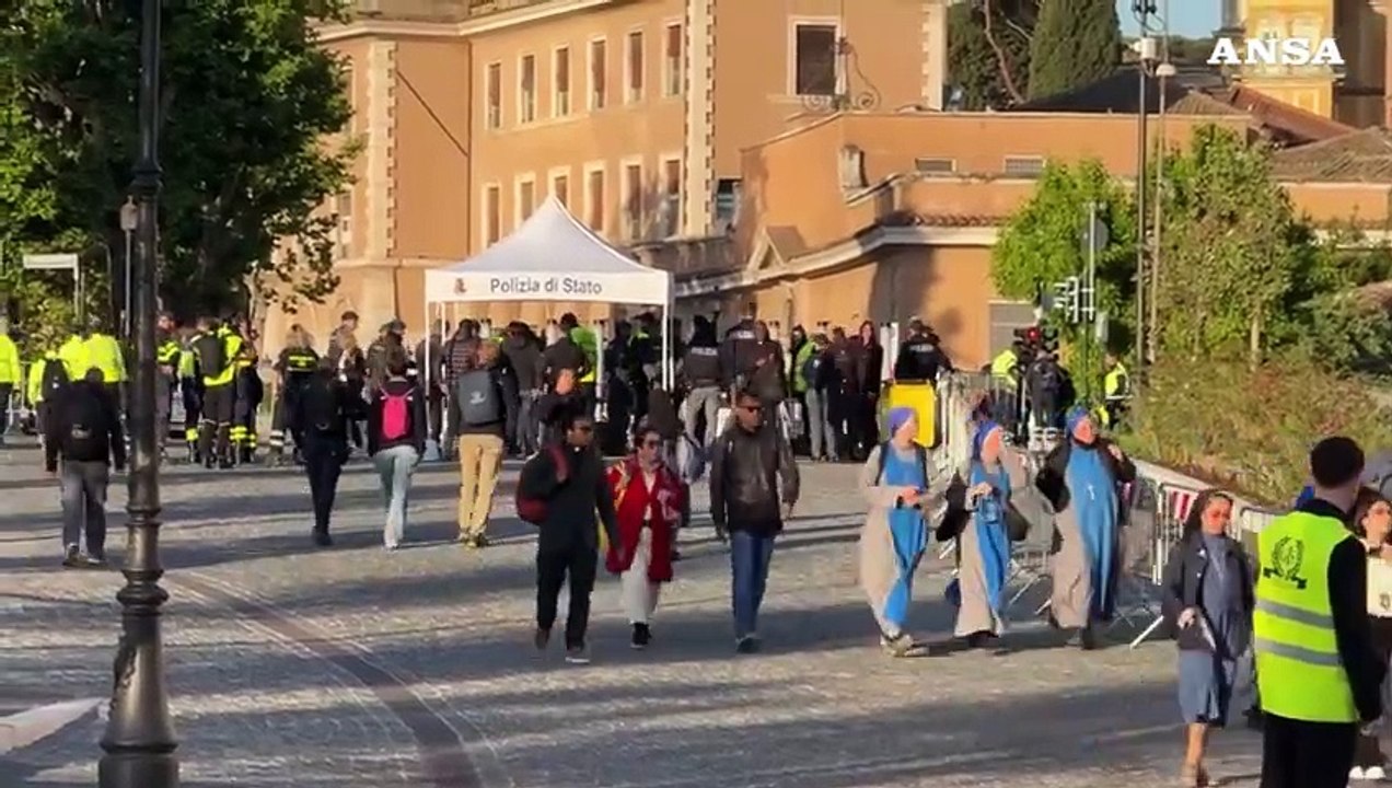 Papa Leone XIV, migliaia di fedeli in attesa della messa di inizio pontificato