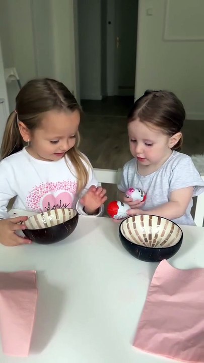 Cutest twins baby's new viral funny video 📸😍twins love 😘 twins baby's 🤩#shorts #shortvideos #viralvideos #funnyvideo #funny #comedy #twins #baby # kid